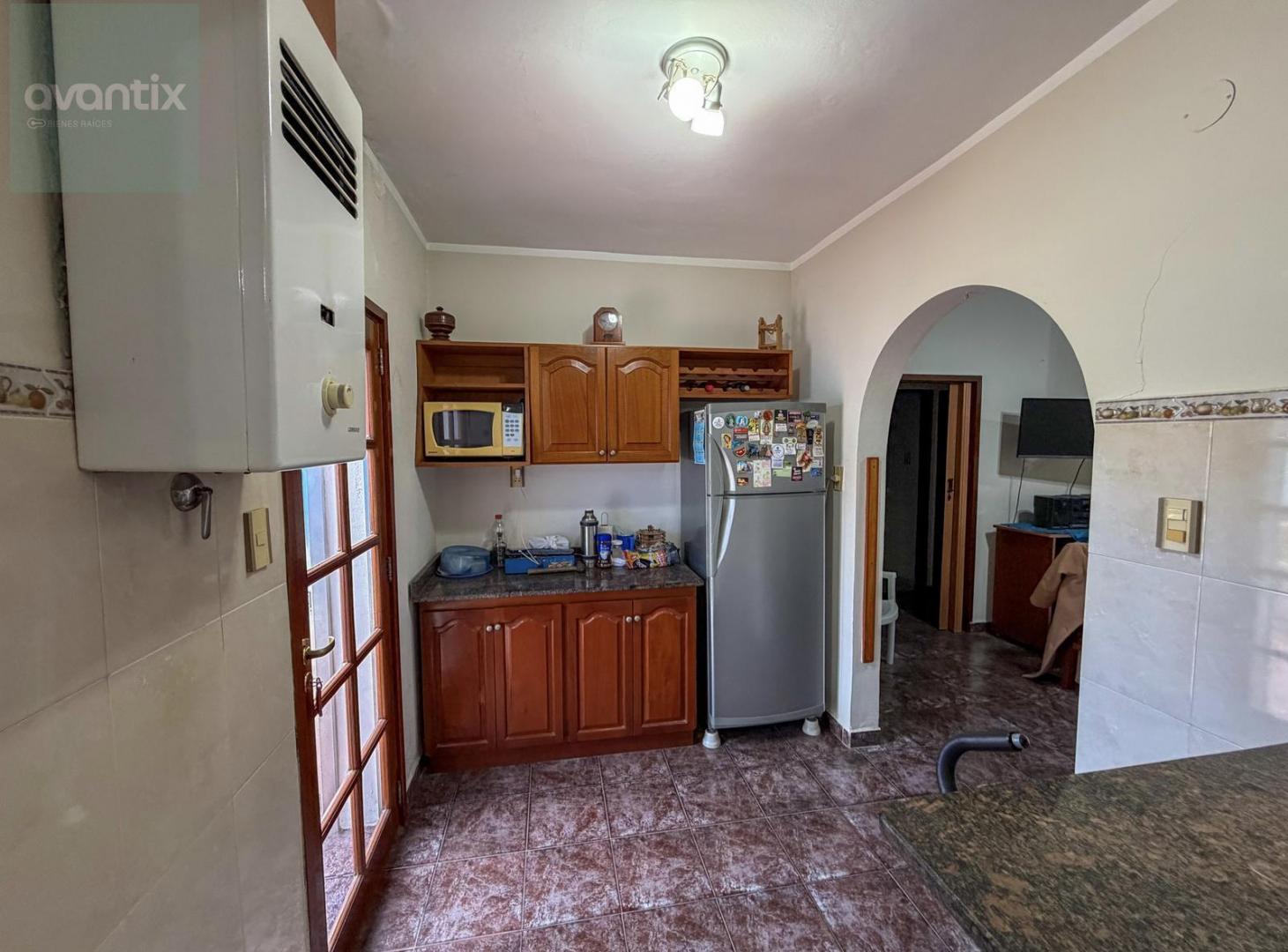 Foto de Amplia casa con 2 habitaciones, garaje y pileta en barrio Belgrano, imagen 3