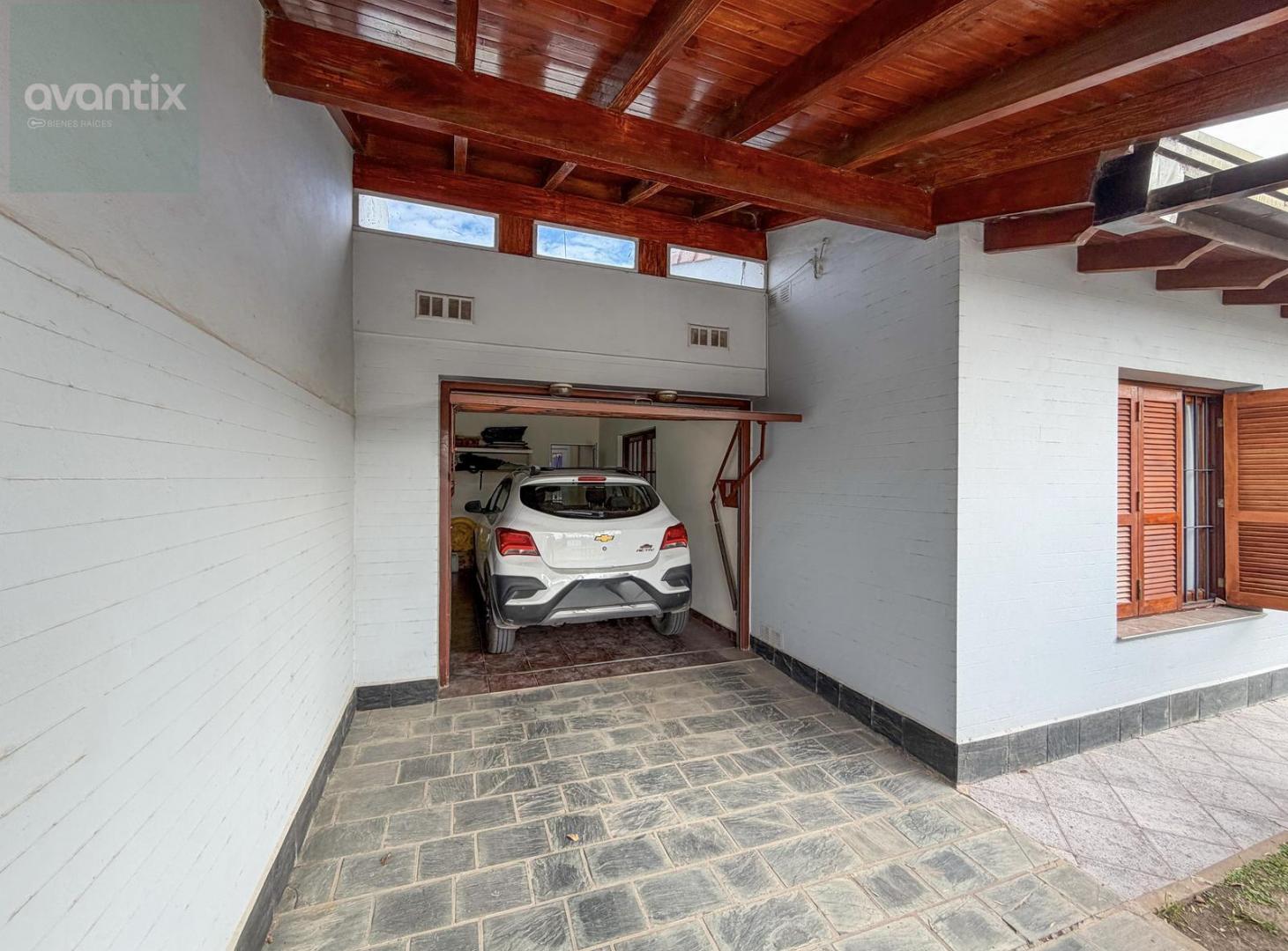 Foto de Amplia casa con 2 habitaciones, garaje y pileta en barrio Belgrano, imagen 5