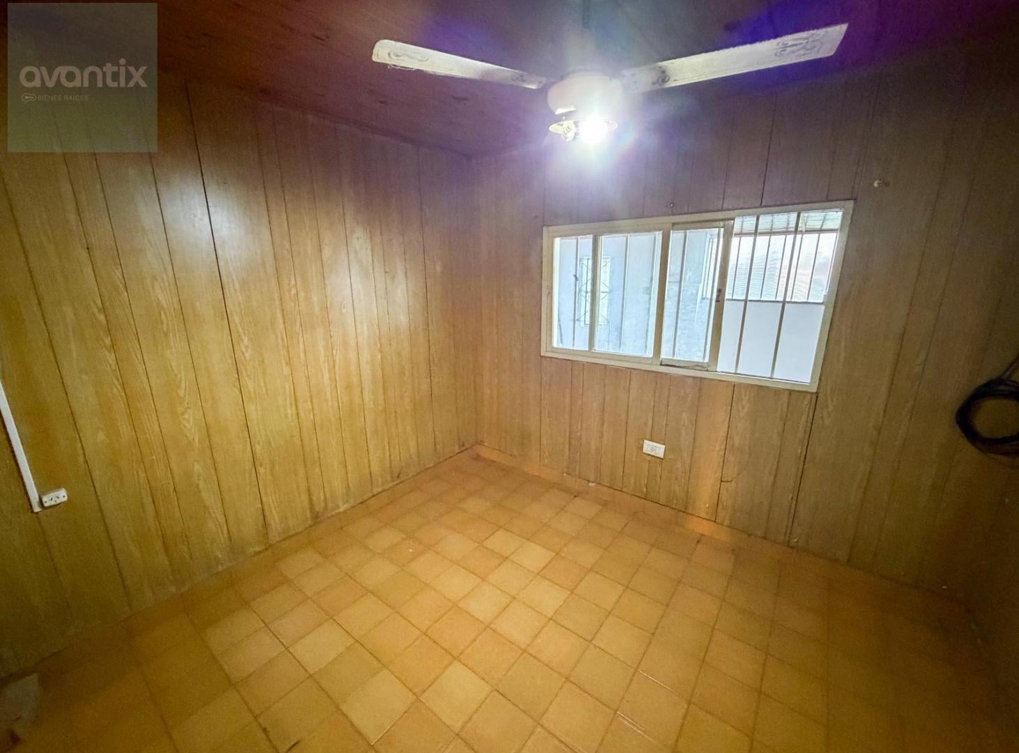 Foto de Casa con tres dormitorios, patio y cochera en Barrio Los Nogales., imagen 2