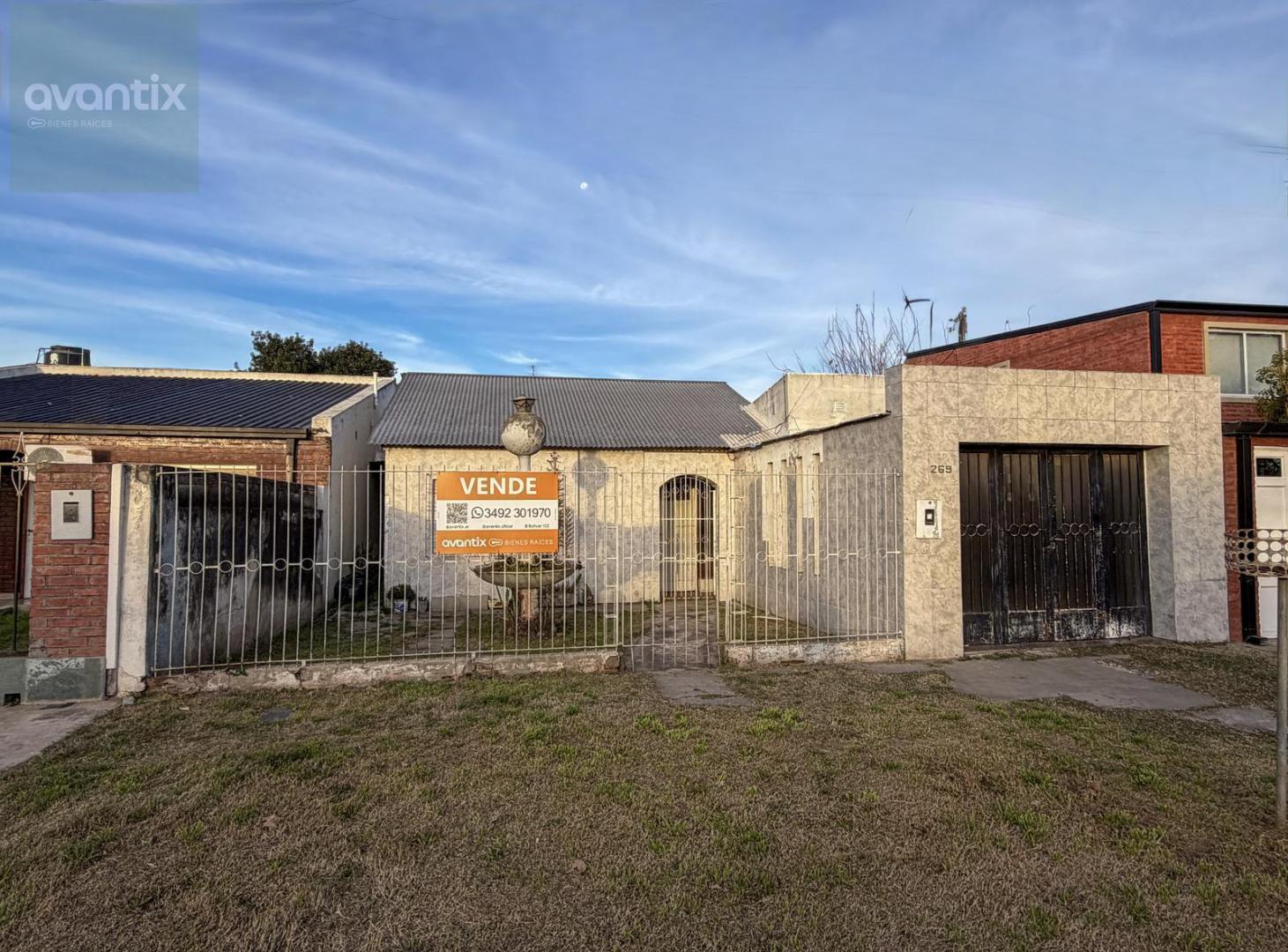Foto de Casa con tres dormitorios, patio y cochera en Barrio Los Nogales., imagen 1