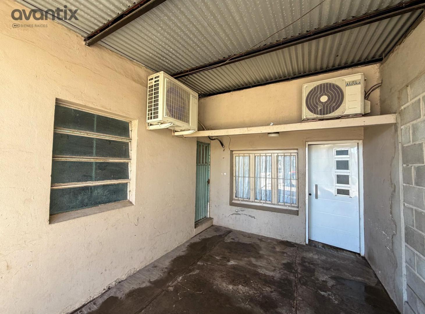 Foto de Amplia casa con local comercial en barrio Villa Rosas, imagen 2