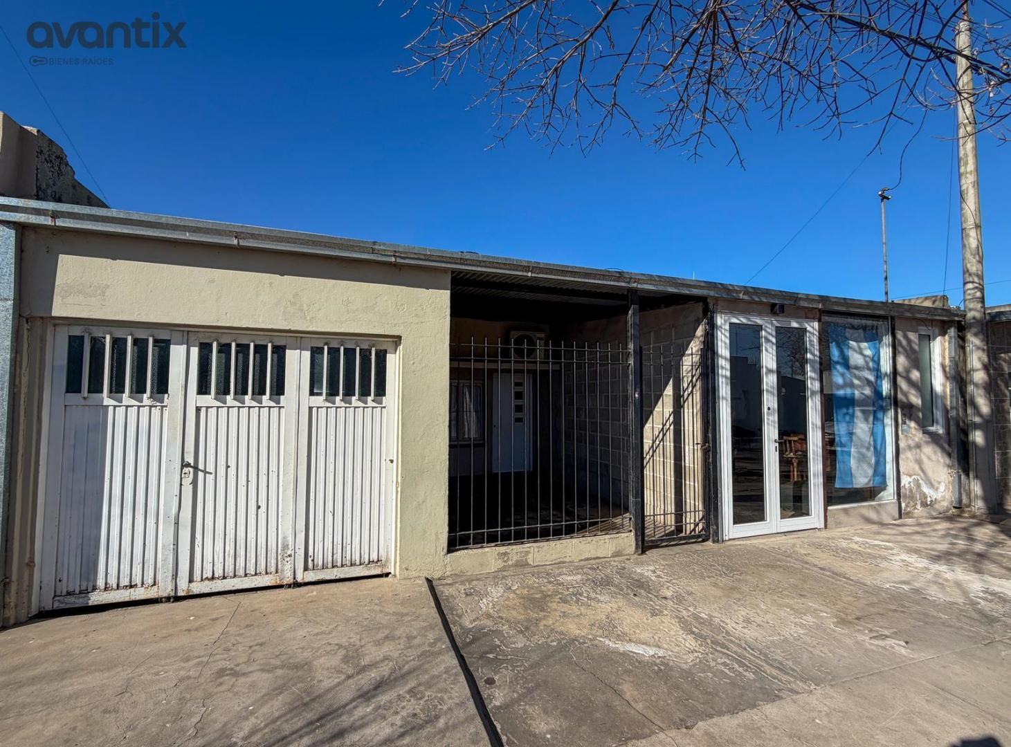 Foto de Amplia casa con local comercial en barrio Villa Rosas, imagen 1