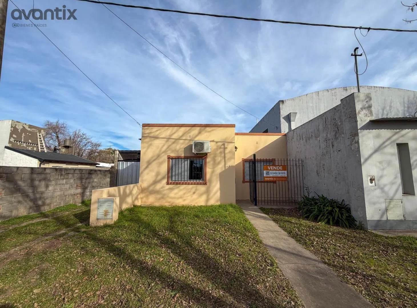 Casa de 2 dormitorios con amplio patio en barrio Belgrano 3
