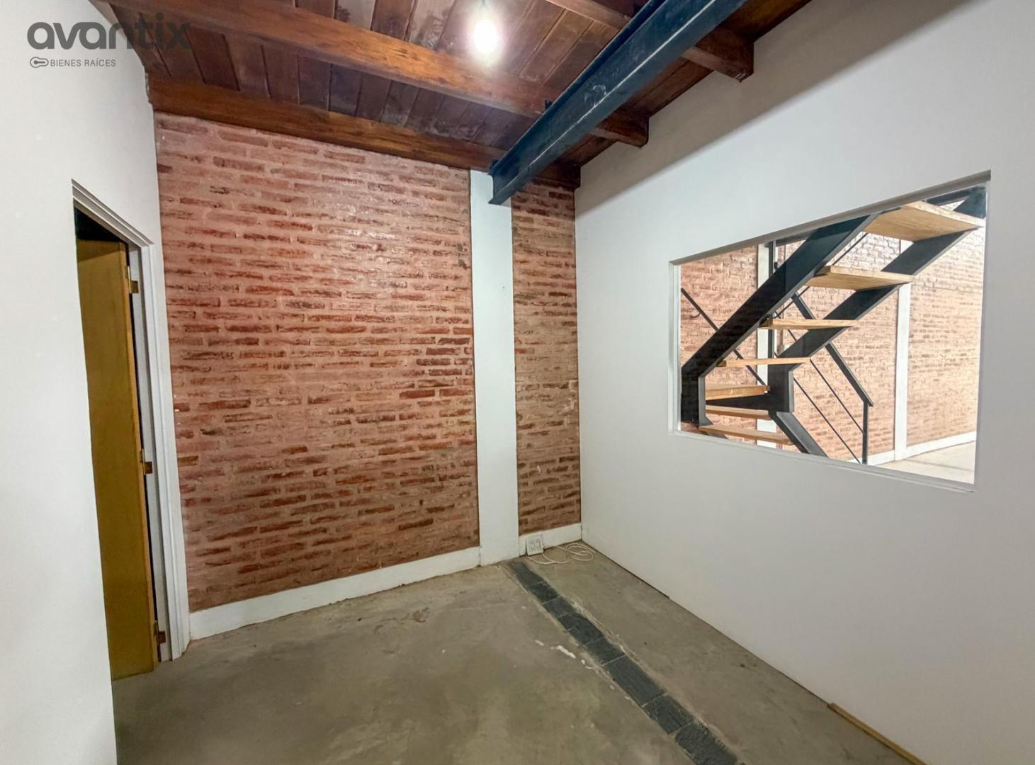 Foto de Galpón en venta y alquiler con salón comercial, oficinas y depósito en, imagen 1