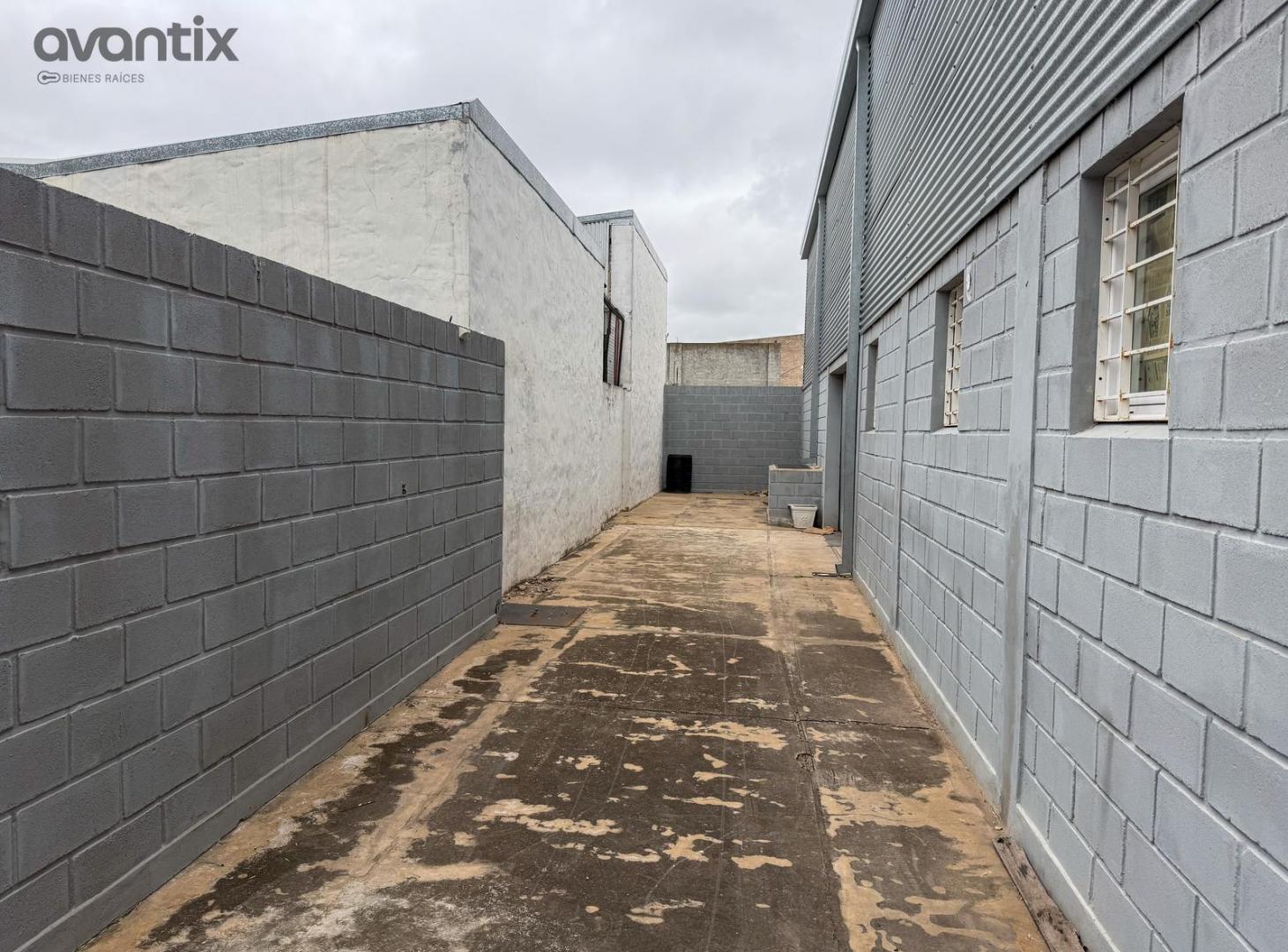 Foto de Galpón en venta y alquiler con salón comercial, oficinas y depósito en, imagen 2