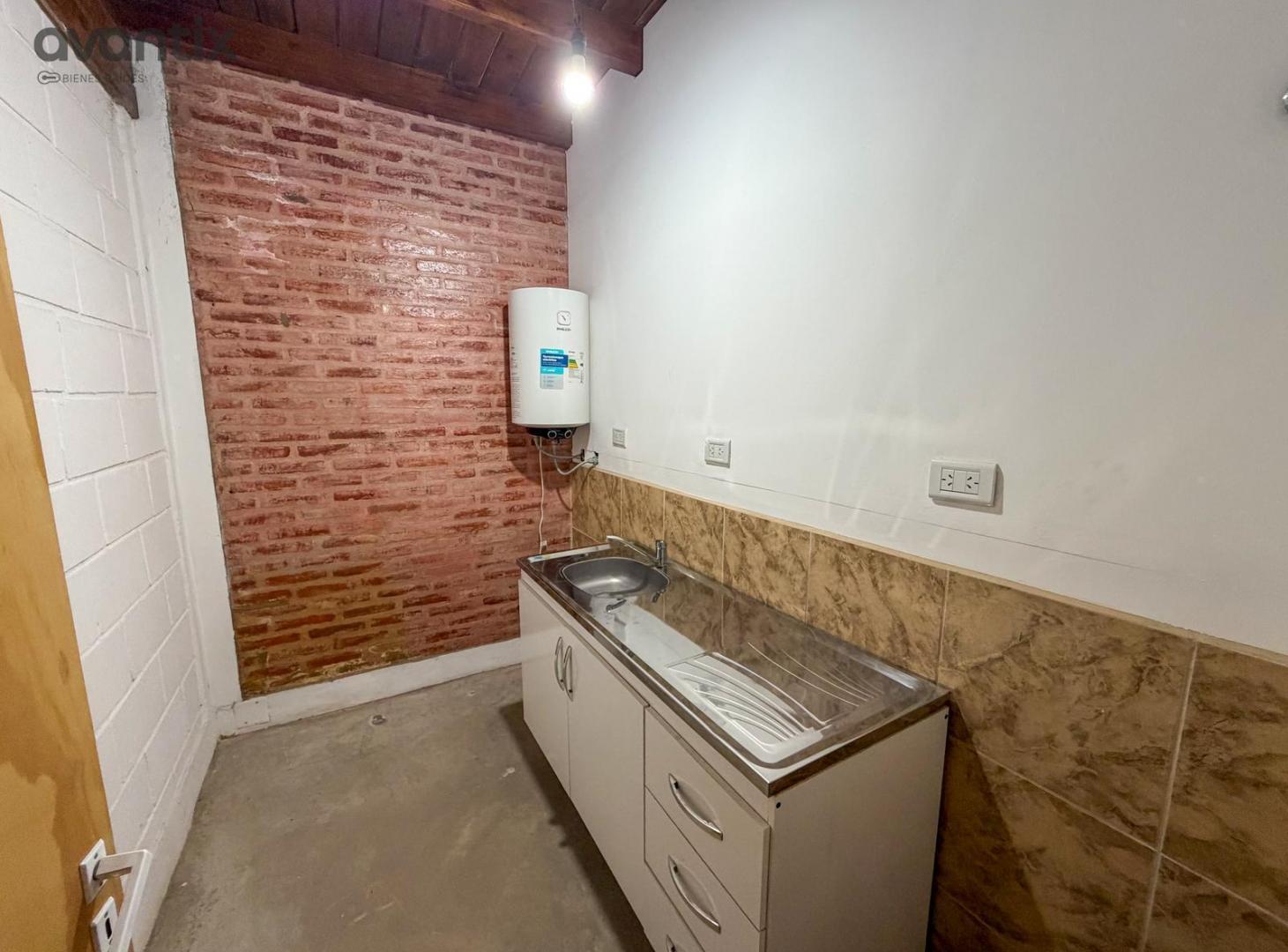 Foto de Galpón en venta y alquiler con salón comercial, oficinas y depósito en, imagen 4