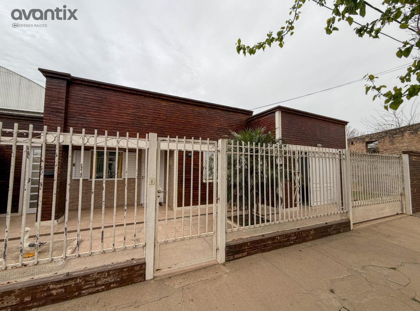 Foto de Casa de 3 dormitorios con amplio terreno y gran jardín en San Antonio, imagen 1