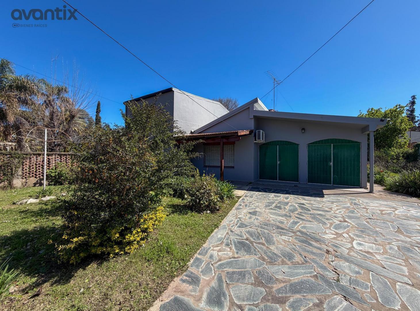 Foto de Casa quinta con galería, piscina y amplio terreno parquizado, imagen 2