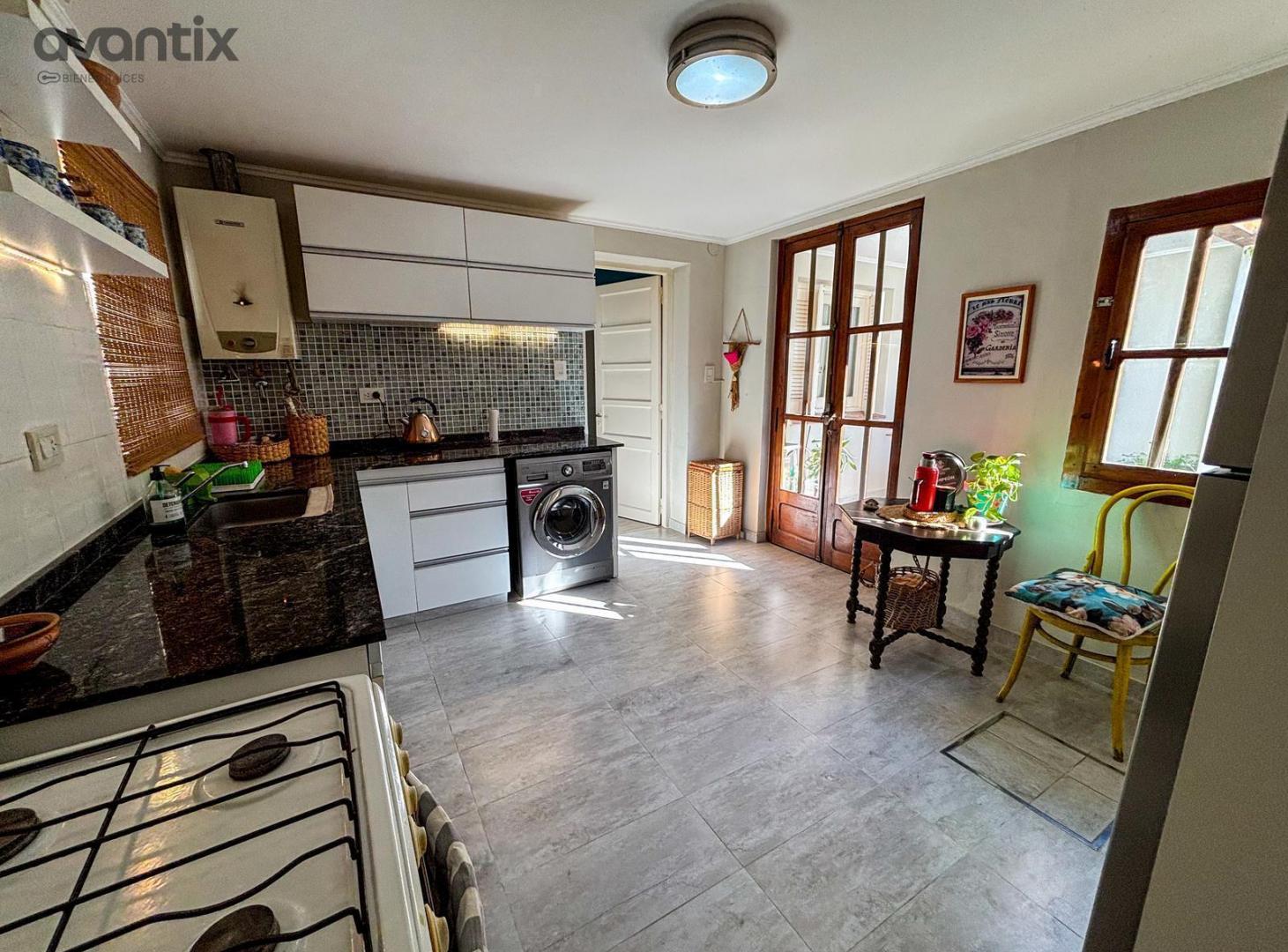 Foto de CASA DE 2 DORMITORIOS Y COCHERA EN VENTA - BARRIO ALBERDI, imagen 3