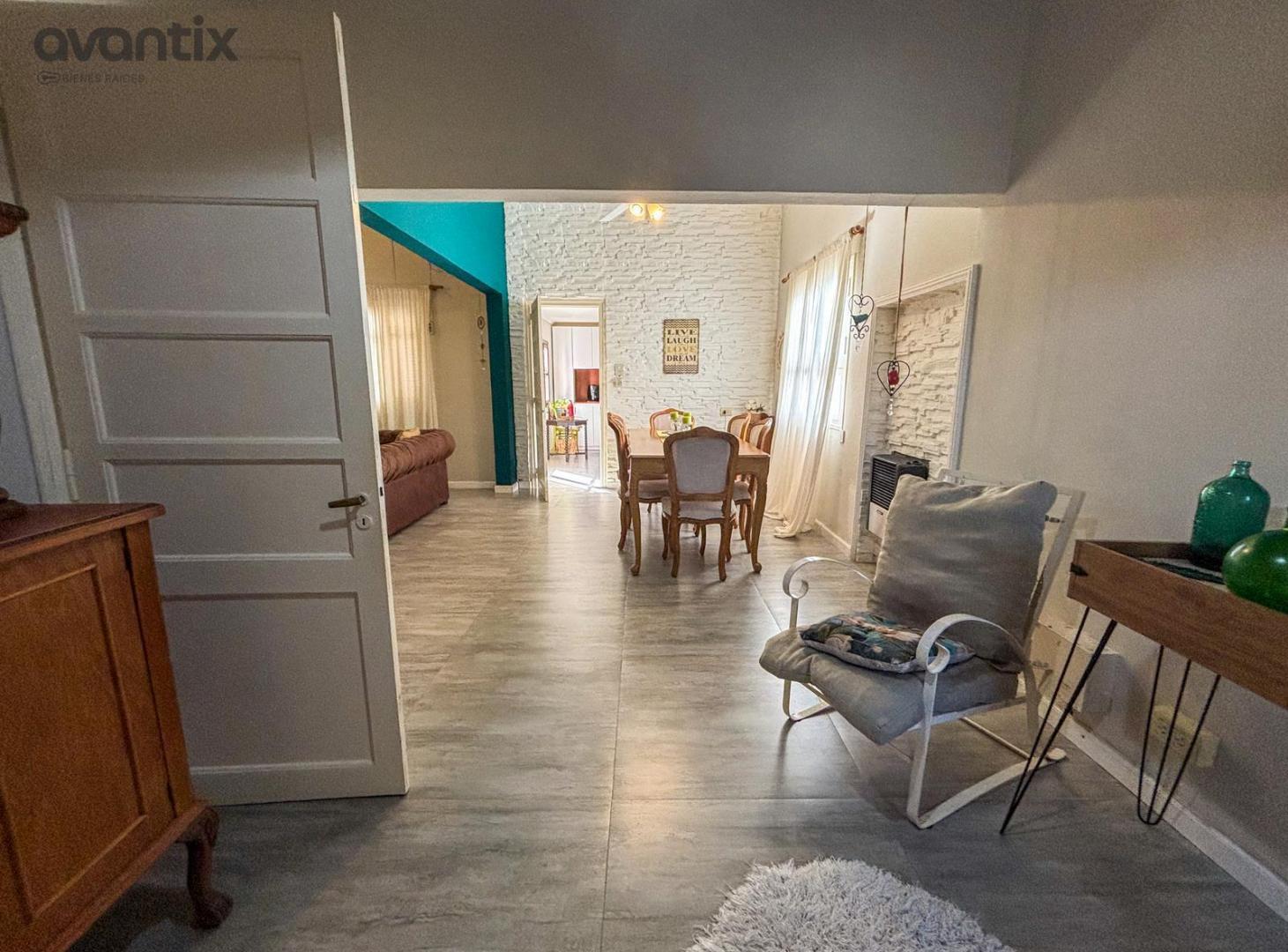 Foto de CASA DE 2 DORMITORIOS Y COCHERA EN VENTA - BARRIO ALBERDI, imagen 4