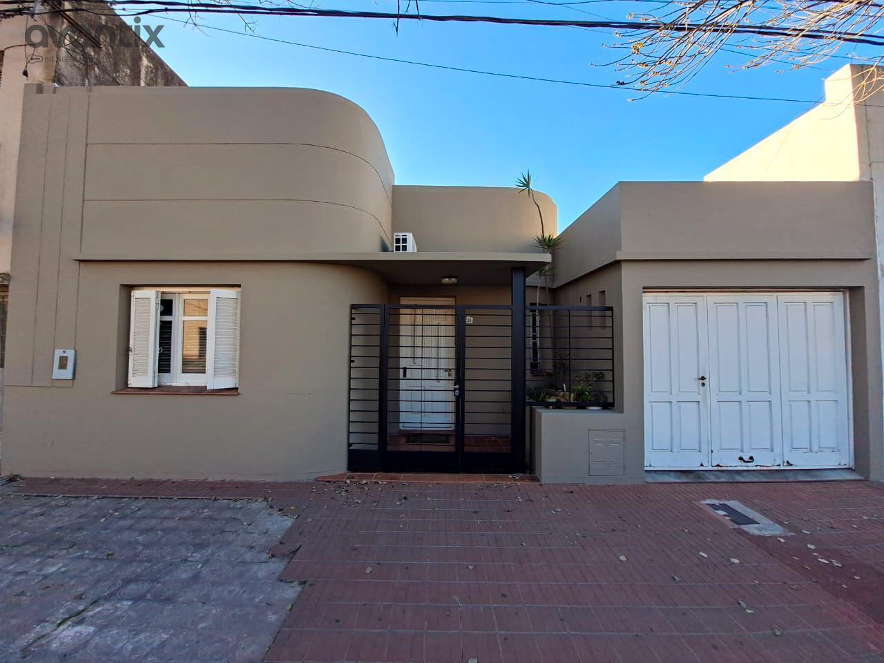 Foto de CASA DE 2 DORMITORIOS Y COCHERA EN VENTA - BARRIO ALBERDI, imagen 2