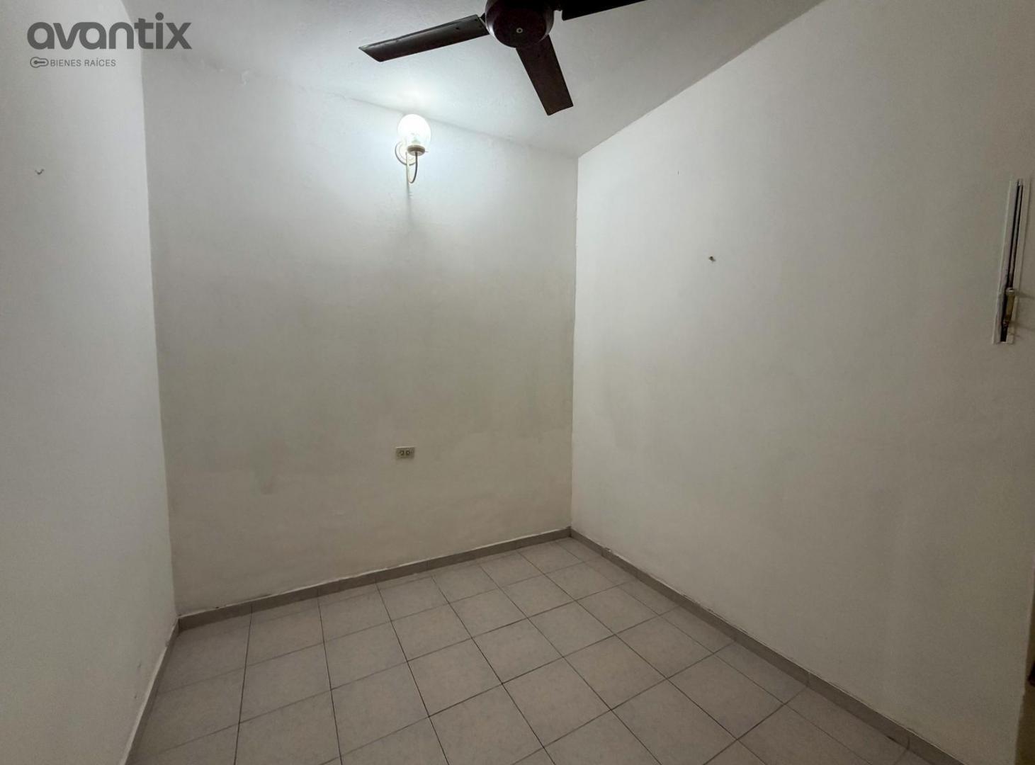 Foto de Casa con patio y cochera en barrio Villa del Parque, imagen 4