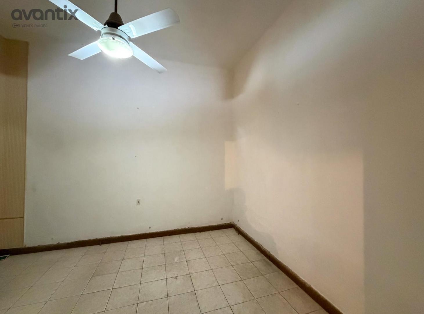 Foto de Casa con patio y cochera en barrio Villa del Parque, imagen 3