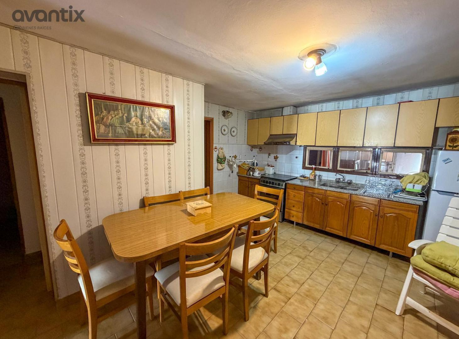 Foto de Casa con patio y cochera en barrio Villa del Parque, imagen 2