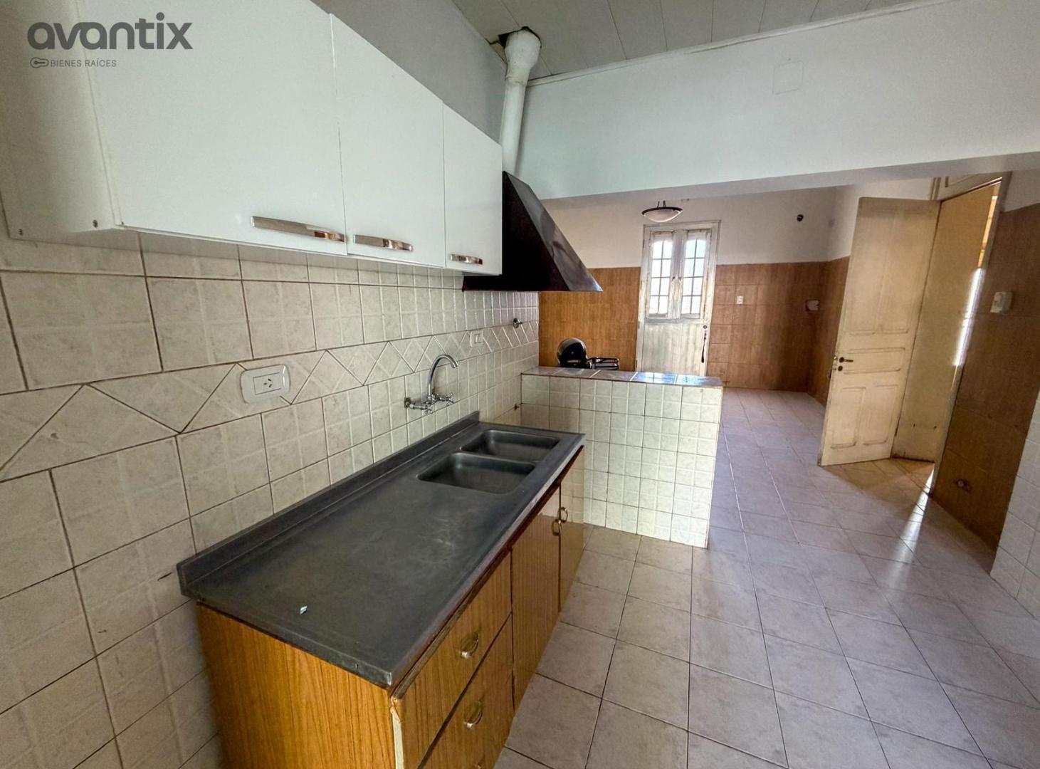 Foto de Propiedad céntrica de 2 habitaciones y cochera, imagen 2