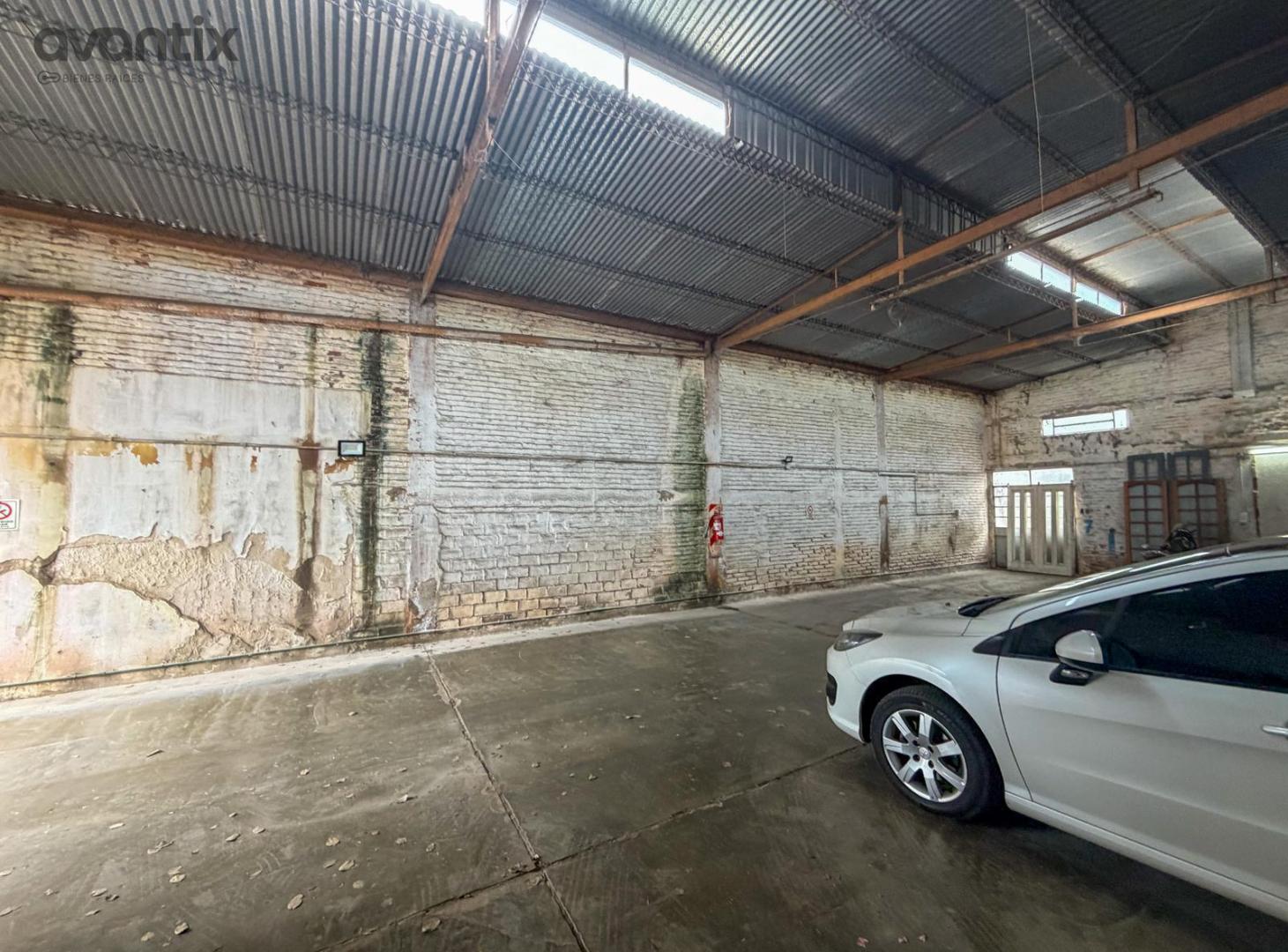 Foto de Galpón con amplio acceso vehicular y departamento interno, imagen 5