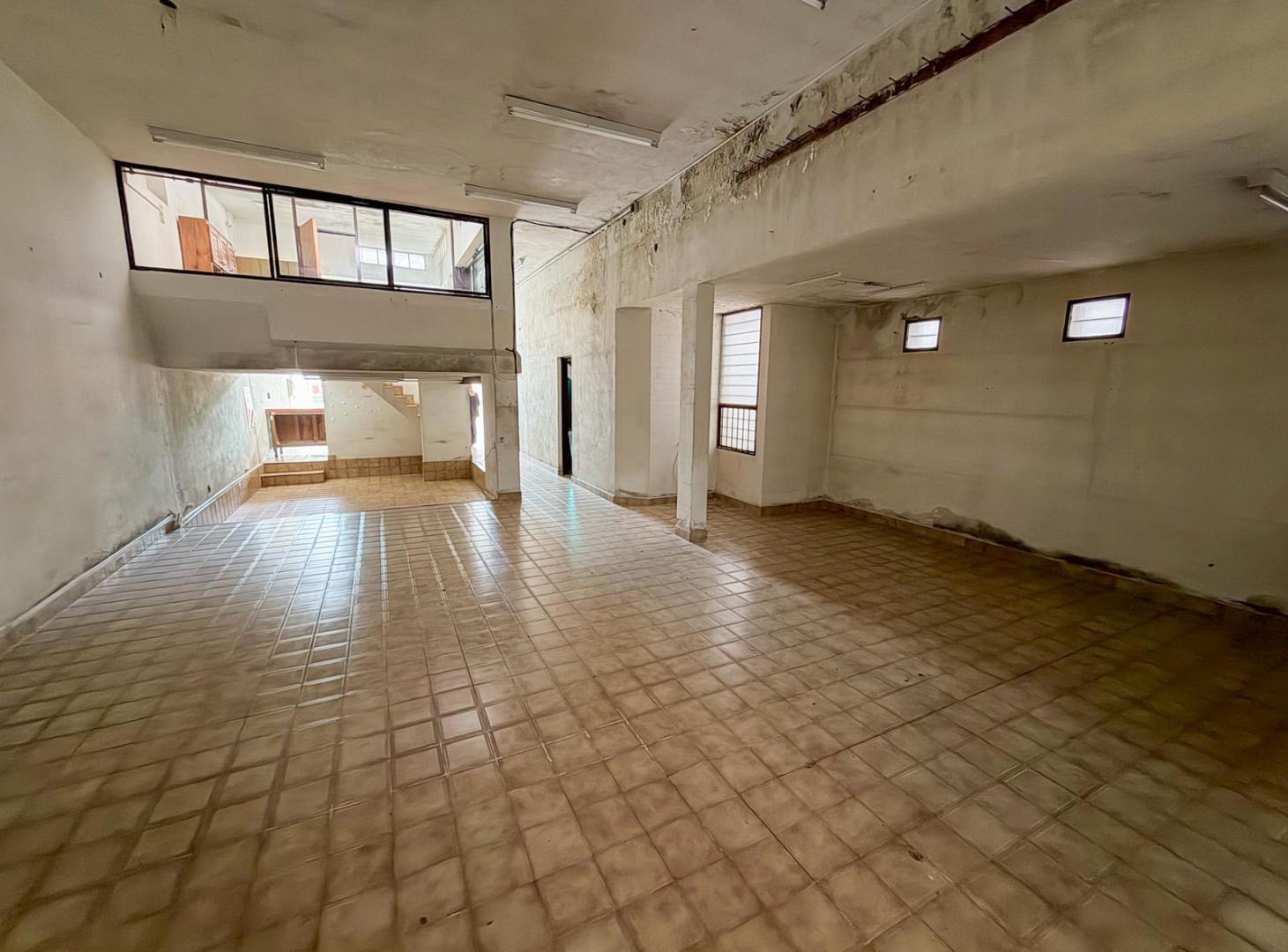 Foto de Local comercial en alquiler y venta sobre Av. Ernesto Salva, imagen 1