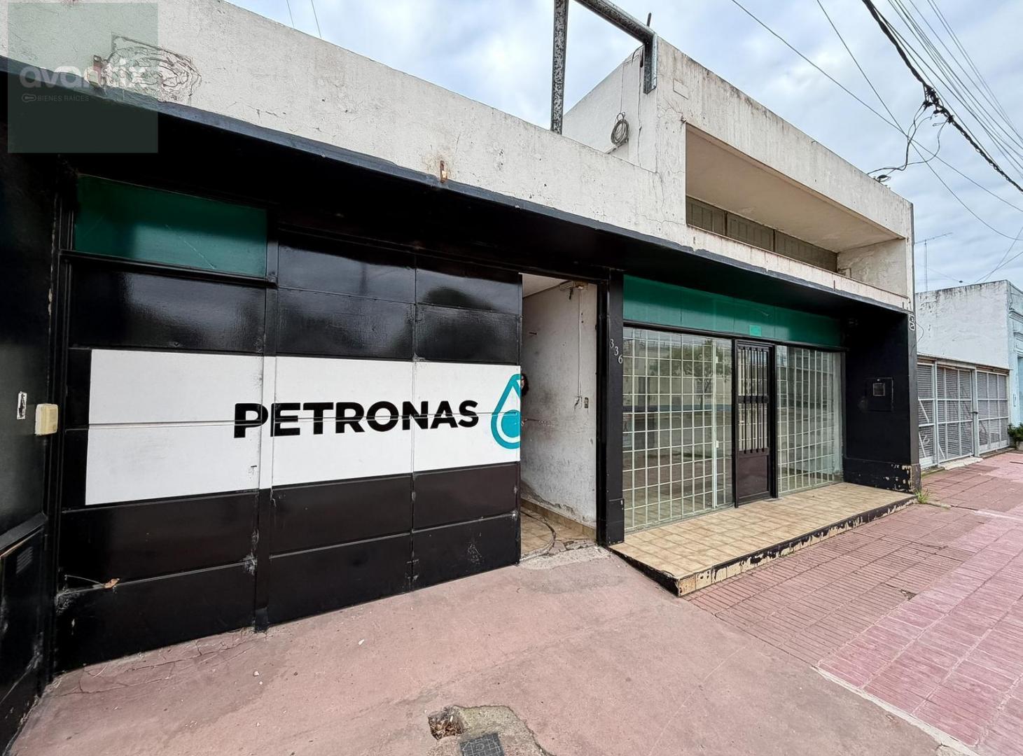 Foto de Local comercial en alquiler y venta sobre Av. Ernesto Salva, imagen 2
