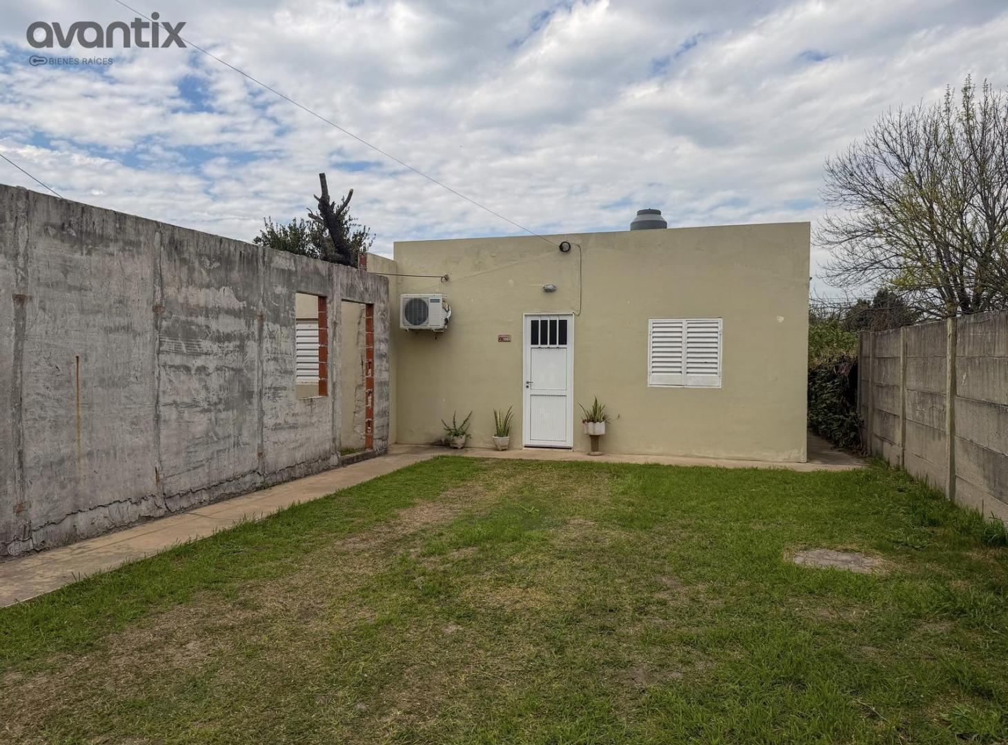 Foto de Propiedad de 2 habitaciones y amplio patio, imagen 1
