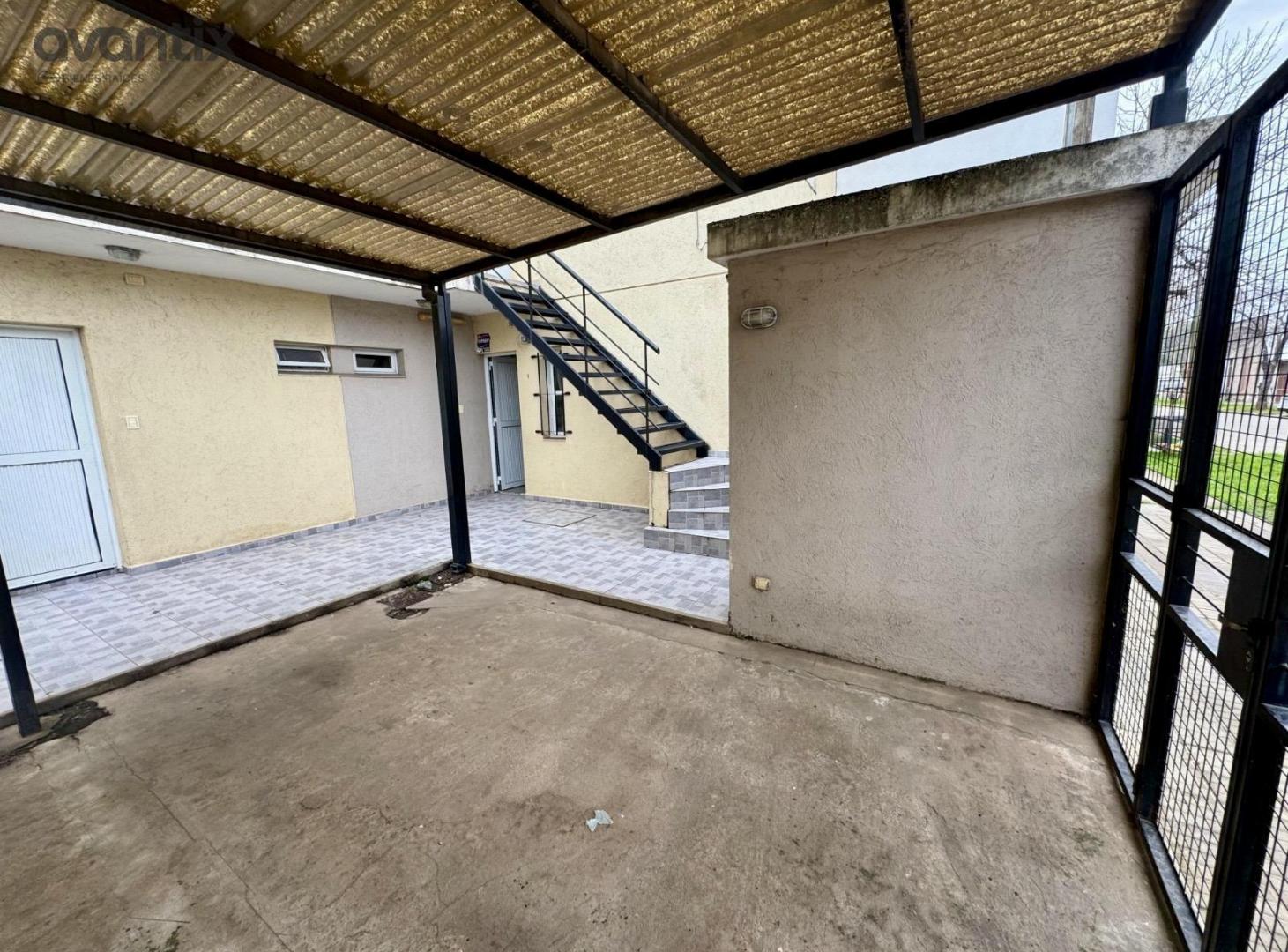 Foto de Departamento en venta de un dormitorio, cochera y doble patio, imagen 2