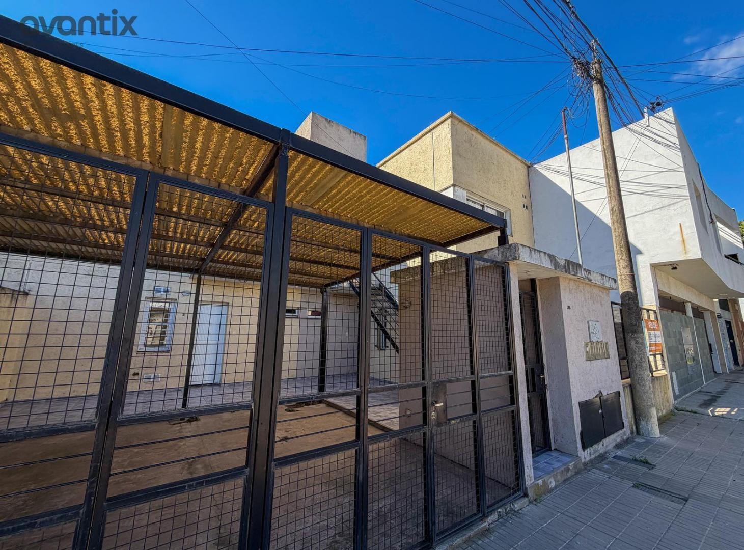 Foto de Departamento en venta de un dormitorio, cochera y doble patio, imagen 1