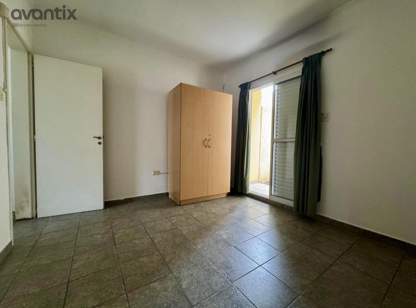 Foto de Departamento en venta de un dormitorio, cochera y doble patio, imagen 3