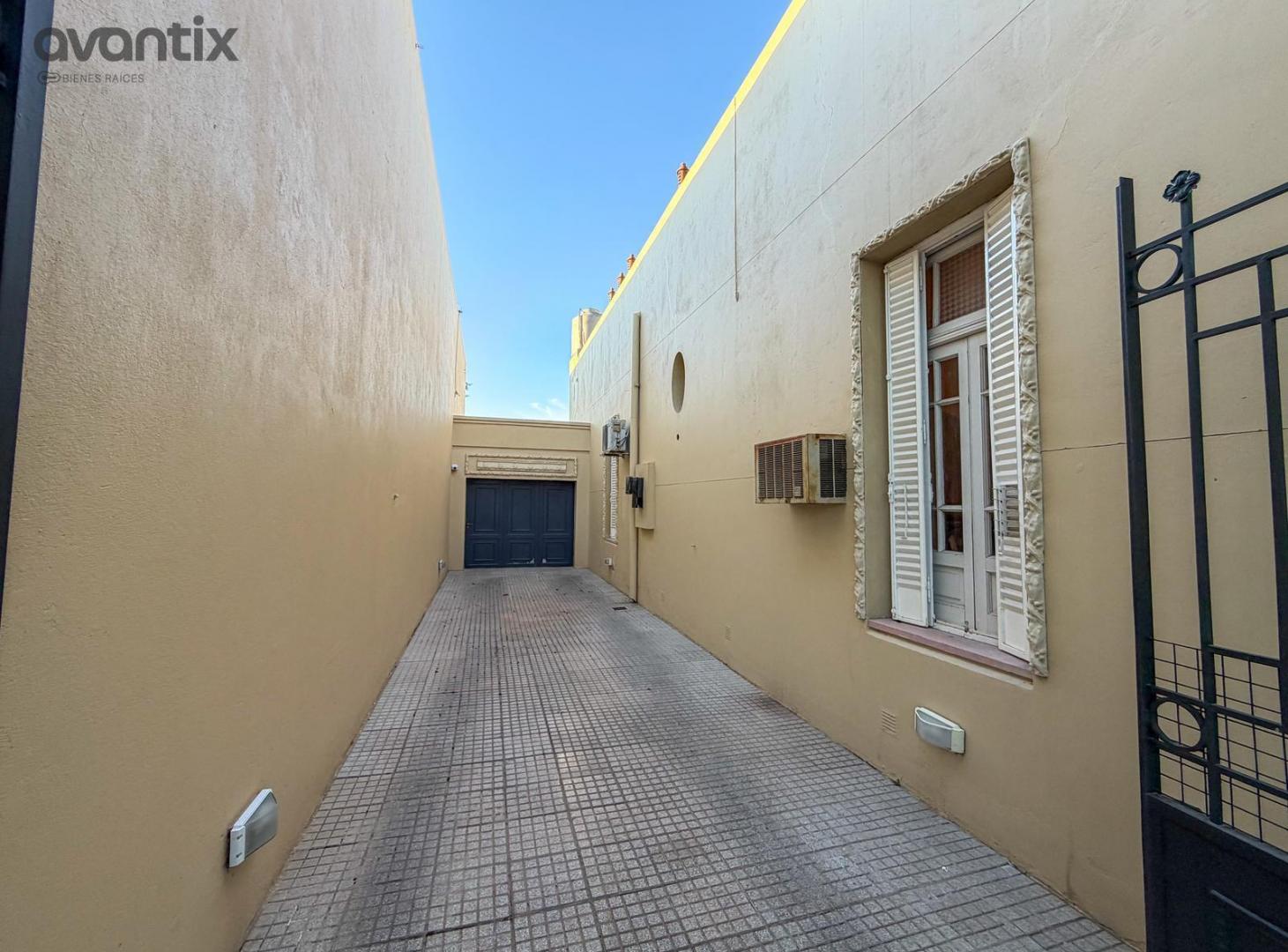 Foto de Casa de categoría sobre Av. Mitre, imagen 5