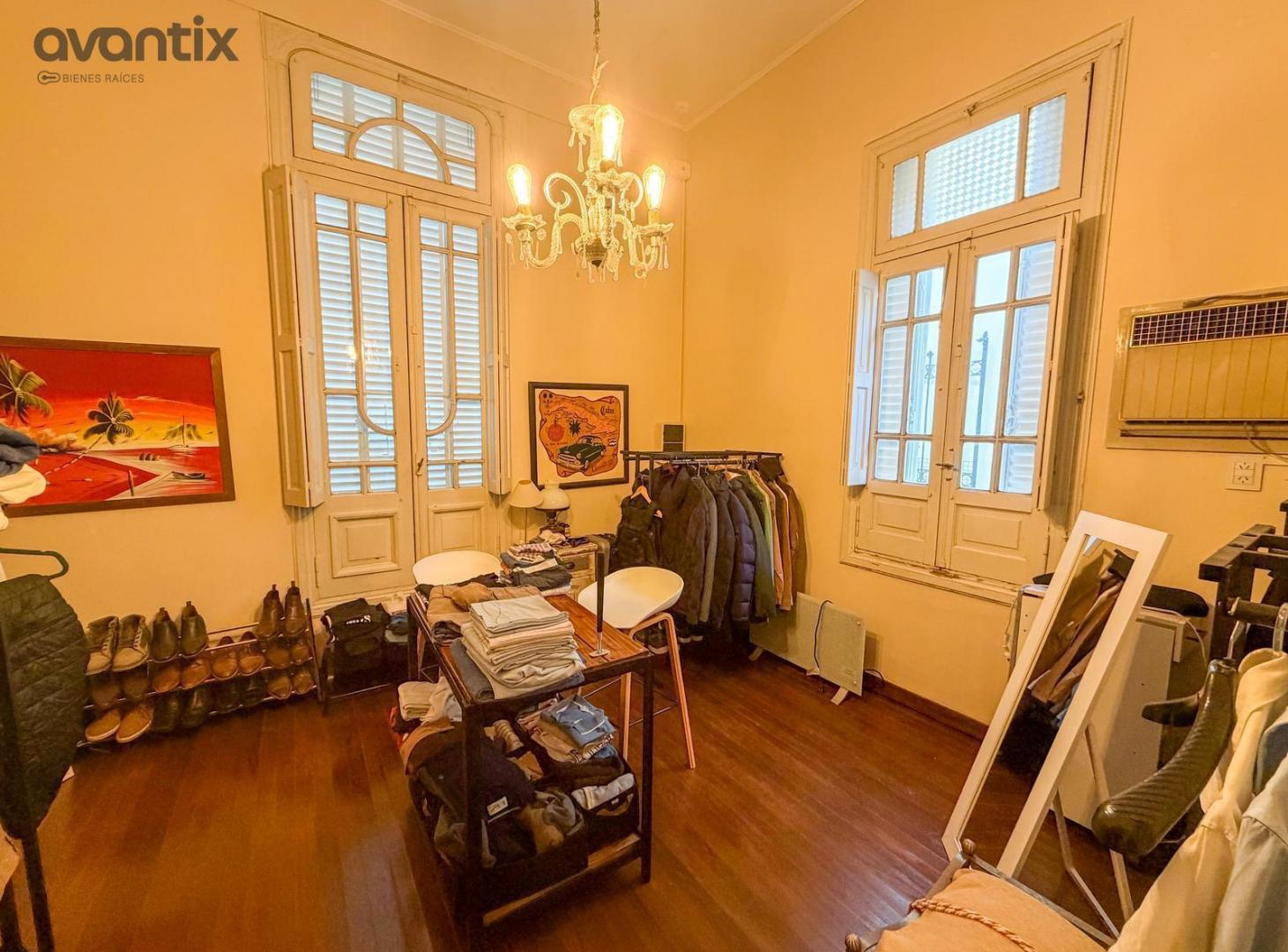 Foto de Casa de categoría sobre Av. Mitre, imagen 1