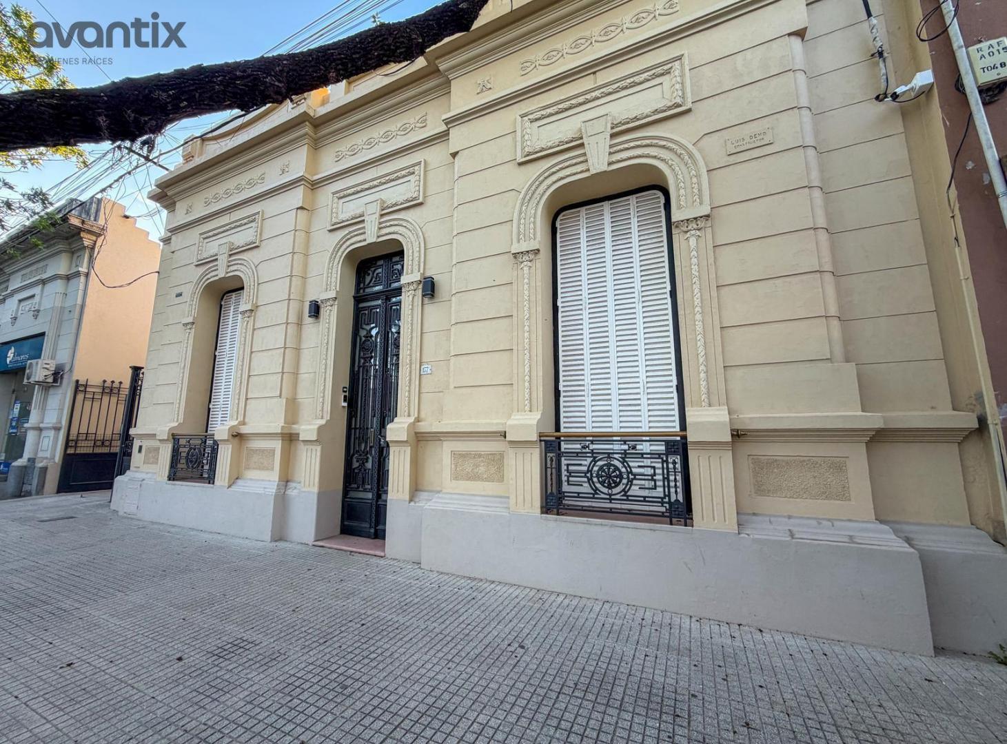 Foto de Casa de categoría sobre Av. Mitre, imagen 4