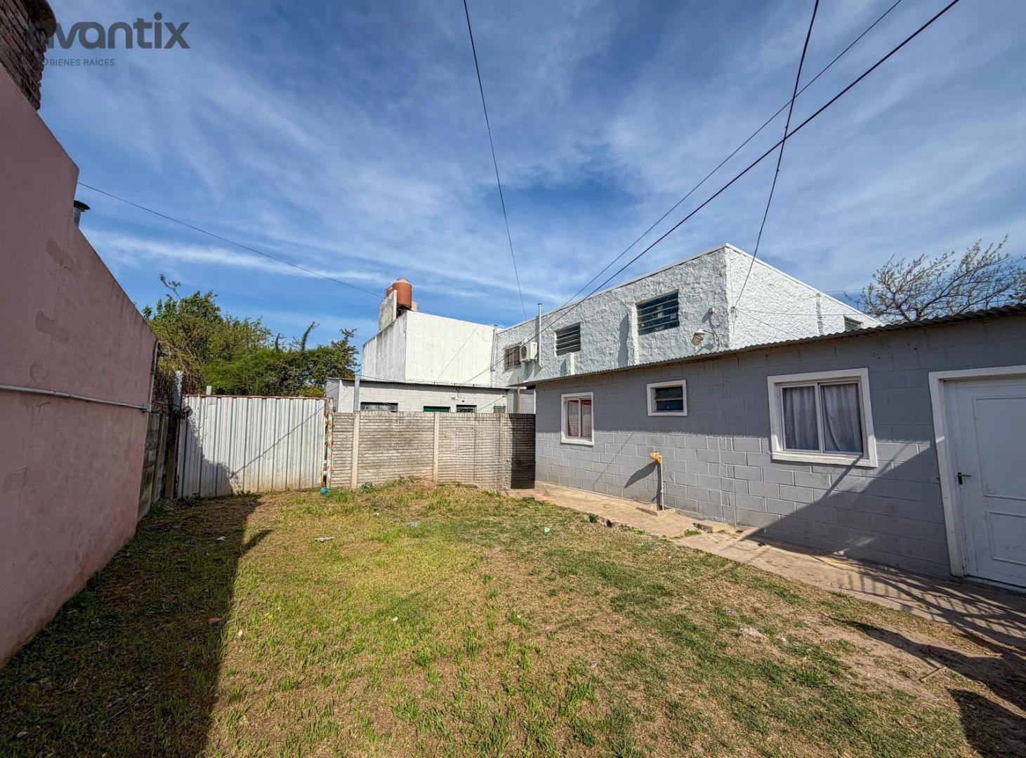 Foto de Propiedad con local comercial + 2 departamentos en venta, imagen 4