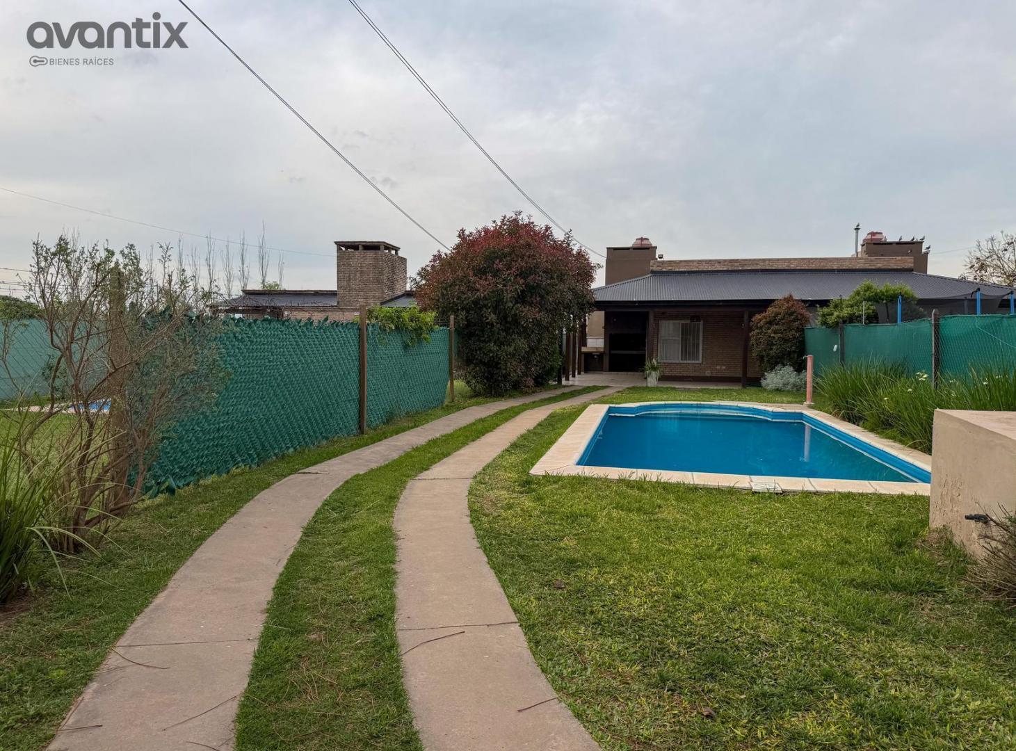Foto de Casa quinta en alquiler en barrio Álamos del Aeroclub, imagen 2