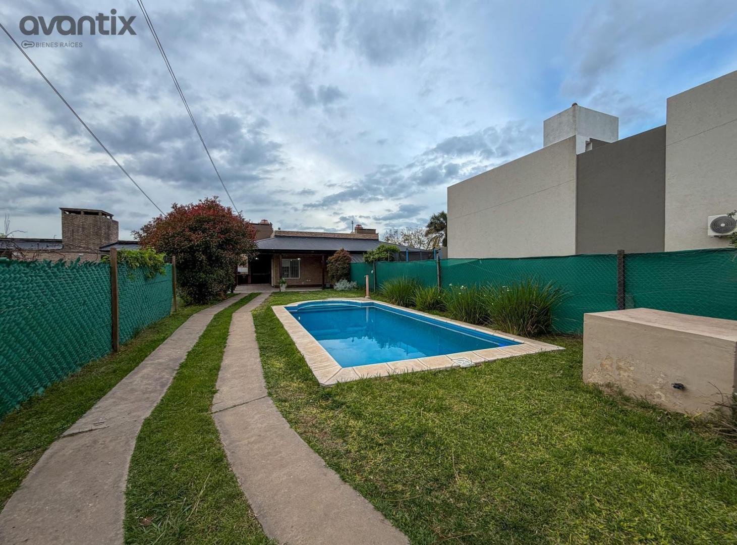 Foto de Casa quinta en alquiler en barrio Álamos del Aeroclub, imagen 1