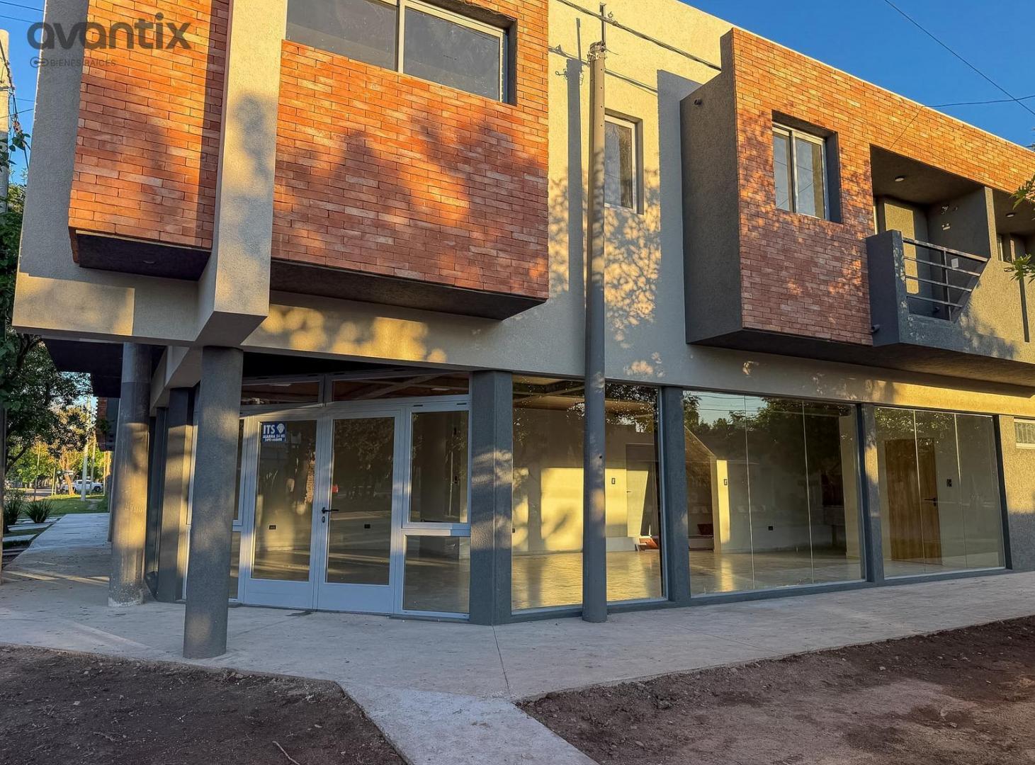 Foto de Local comercial a estrenar en esquina - Barrio Amancay, imagen 1