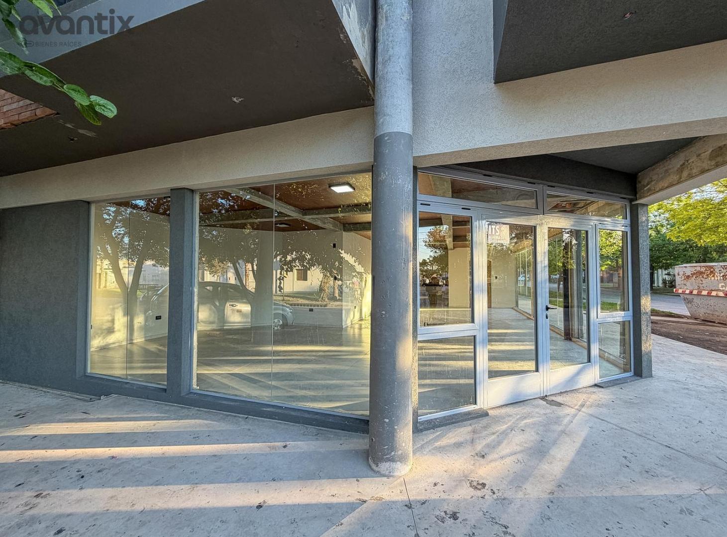 Foto de Local comercial a estrenar en esquina - Barrio Amancay, imagen 3