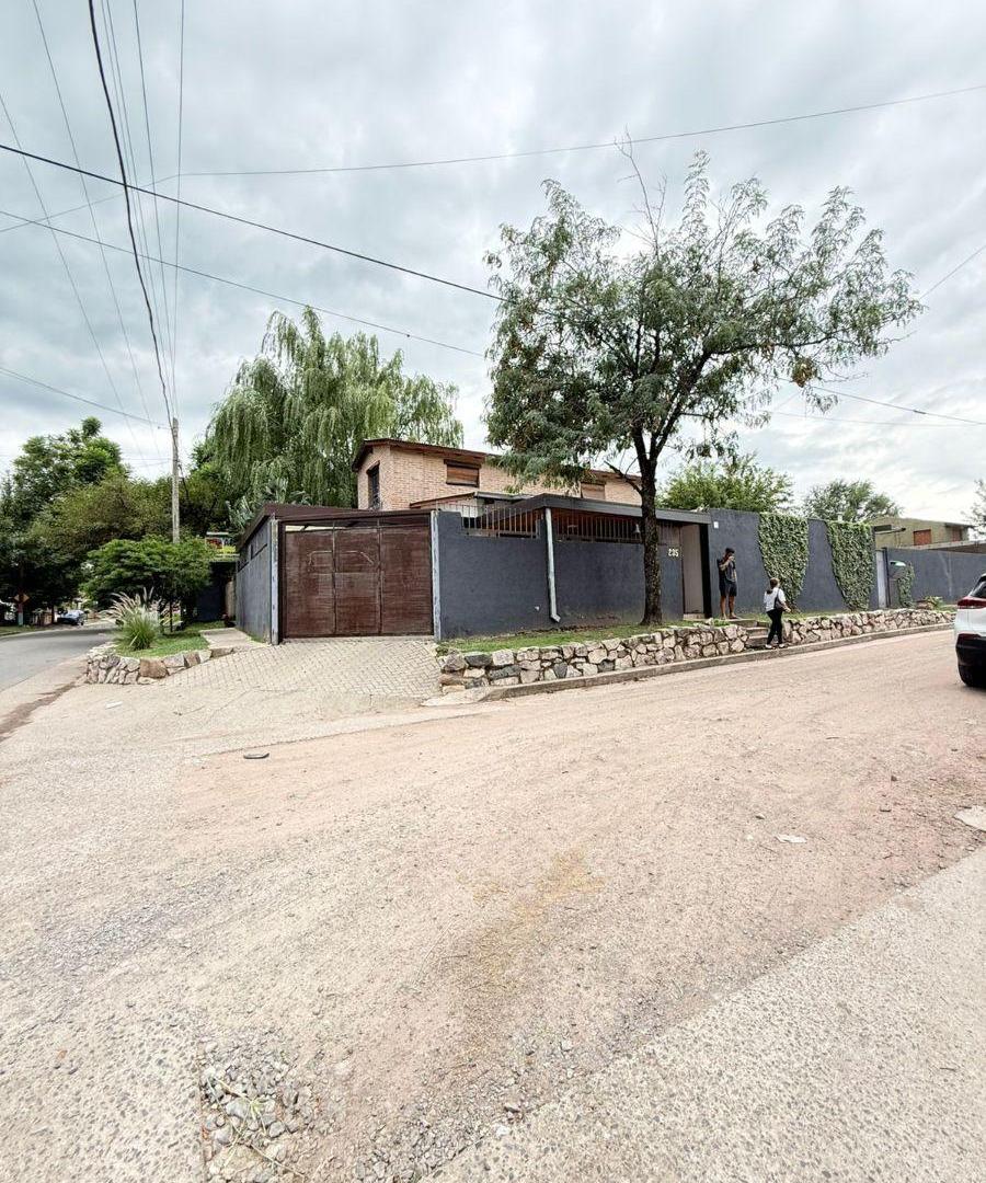 Unquillo, hermosa casa 3 dormitorios con pileta, excelente entorno
