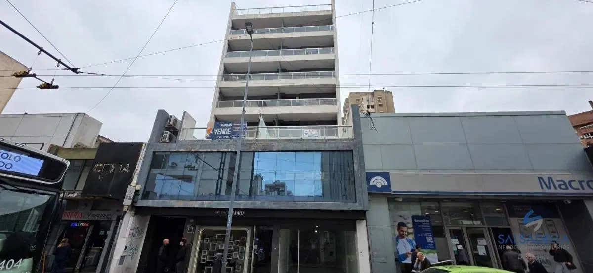 Centro, amplio, edificio con pileta 2