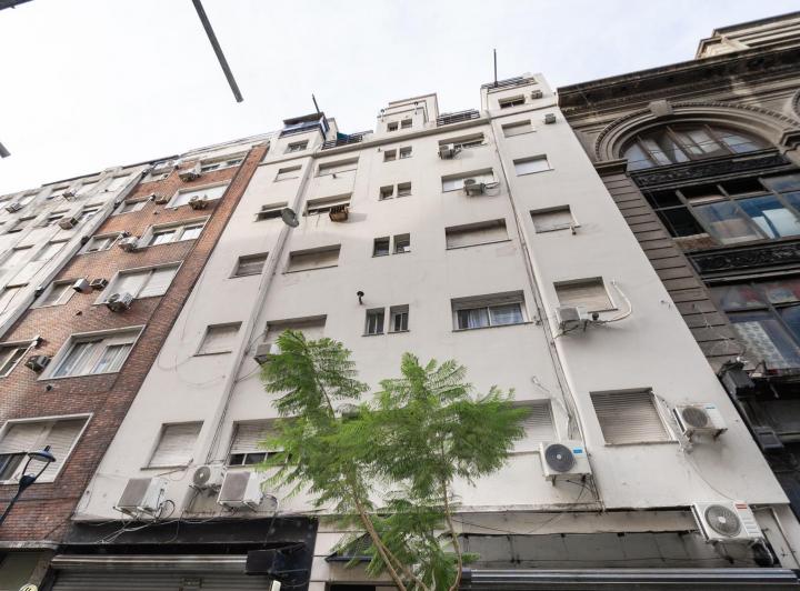 Renovado semipiso dos ambientes en Retiro 1