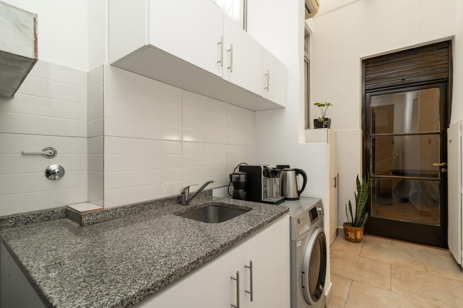 Foto de Sensacional piso entero de estilo reciclado, 3 amb, toilette, baño, imagen 5