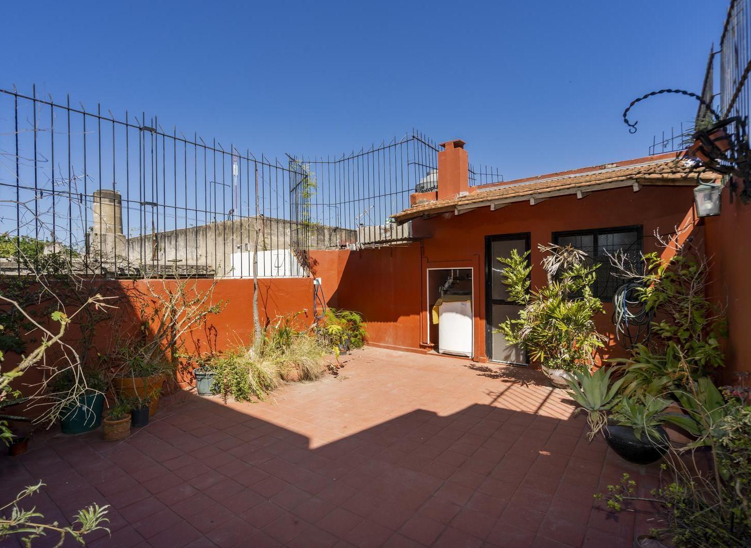 Foto de VENTA PH 7 AMBIENTES CON COCHERA EN VILLA URQUIZA, imagen 2