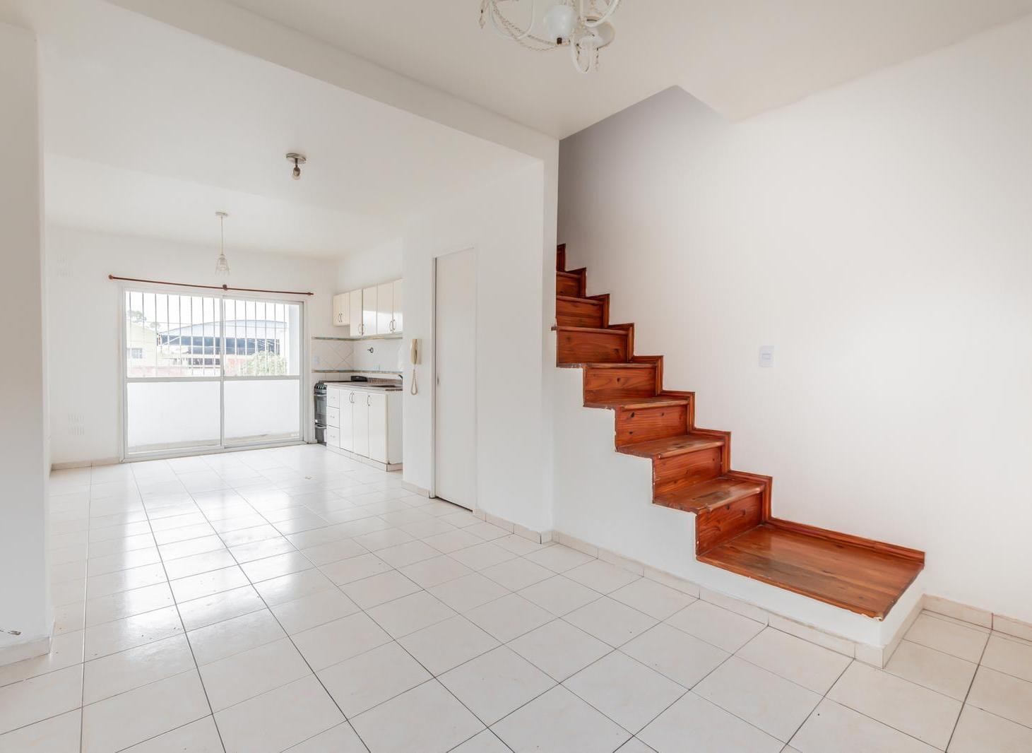 Venta Duplex tres ambientes 57m2 totales en Villa Luzuriaga