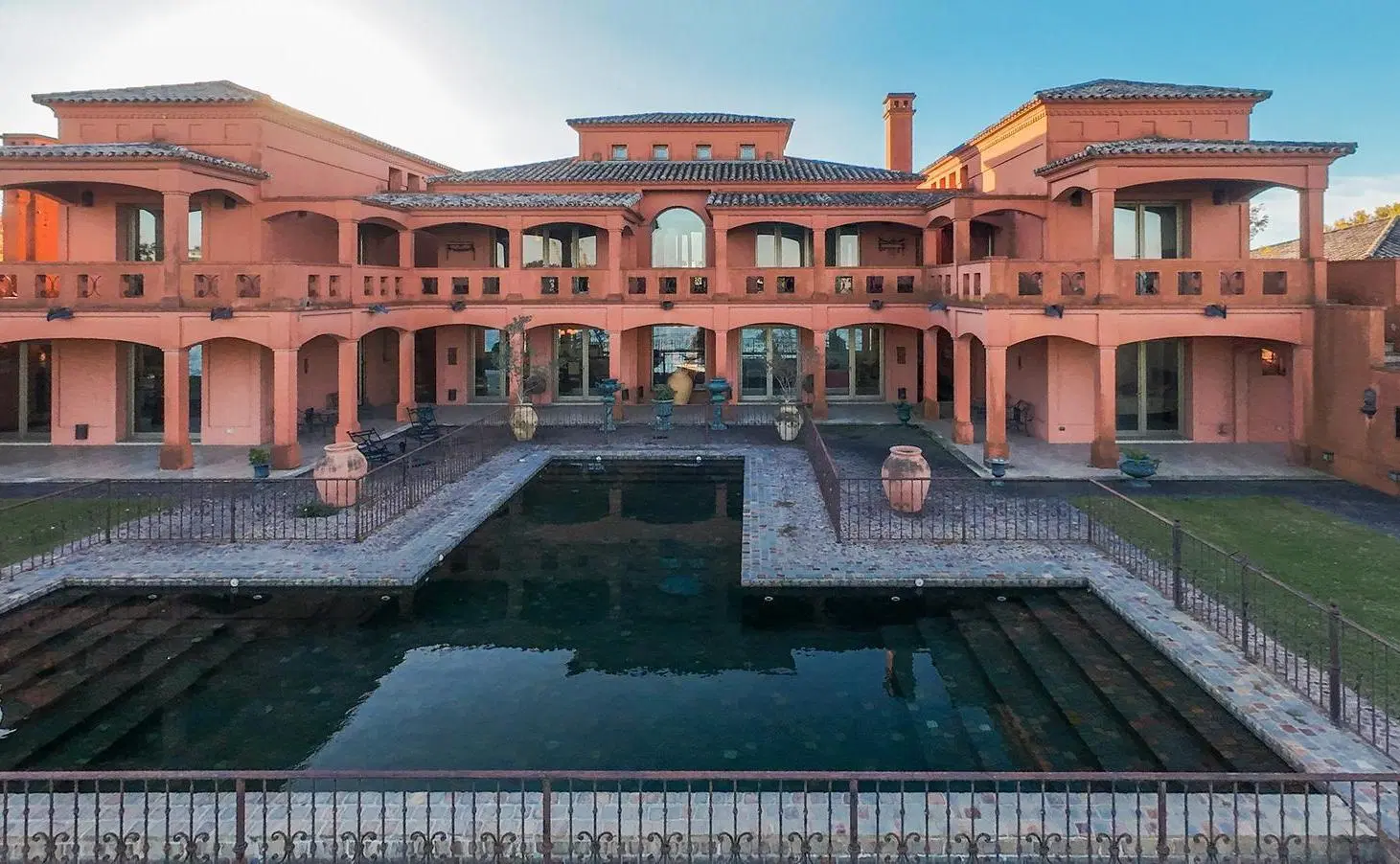 Venta Casa de categoría, emplazada sobre triple lote al lago central - Barrio La Isla – Nordelta. 5
