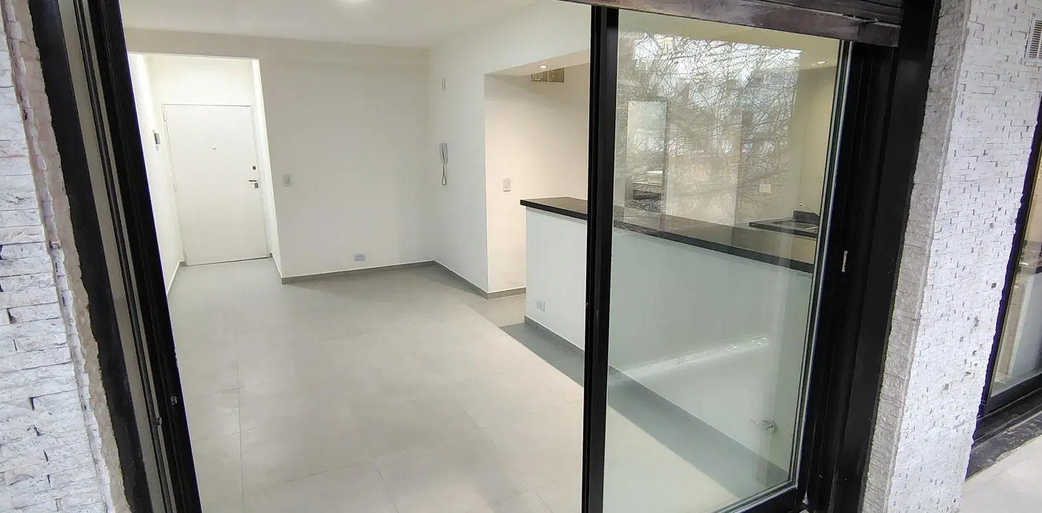 Departamento tipo semipiso 2 amb frente balcón en Villa del Parque 4