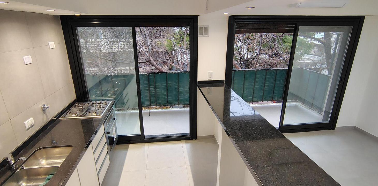 Departamento tipo semipiso 2 amb frente balcón en Villa del Parque