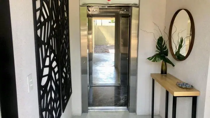 OFICINA COMERCIAL EN LA LUCILA VICENTE LÓPEZ 2