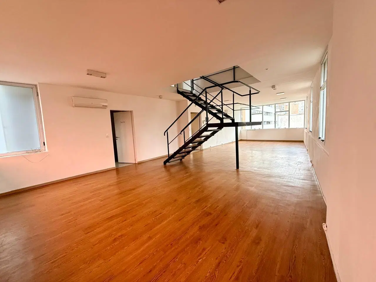 ALQUILER OFICINA COMERCIAL LA LUCILA VICENTE LÓPEZ 5