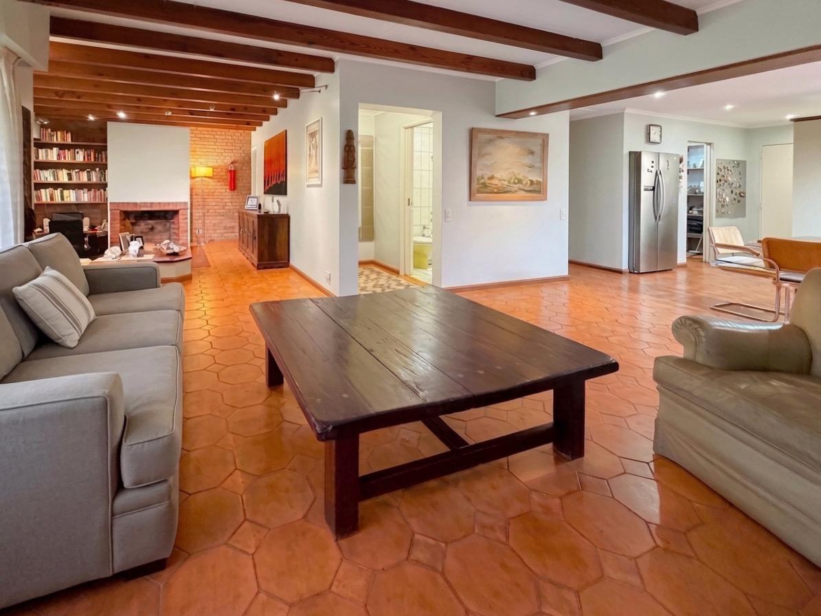 Foto de Casa de Categoría 6 Amb. Piscina y 3 Cocheras | Barrio Alas, Rodeado de, imagen 4