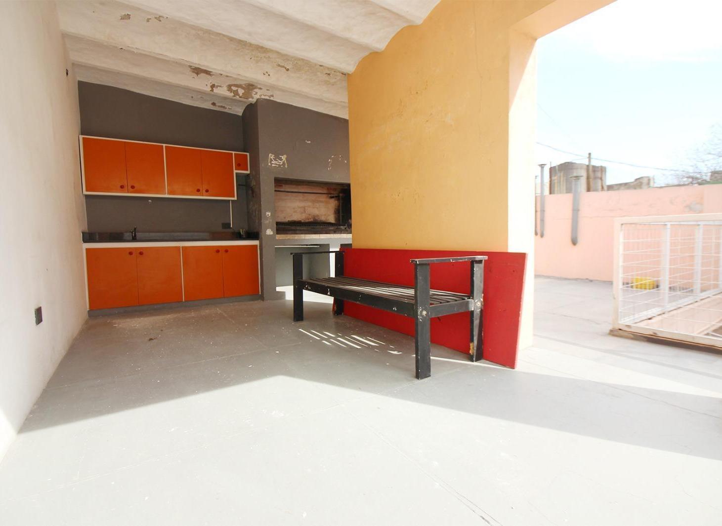 Foto de VENTA TRES PH EN BLOQUE EN BALVANERA, imagen 2