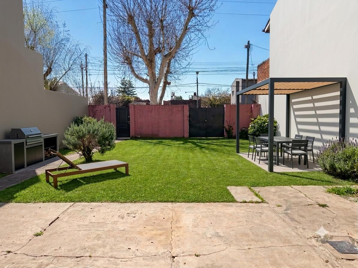 Foto de VENTA CASA 4 AMBIENTES A REFACCIONAR EN TEMPERLEY, imagen 1