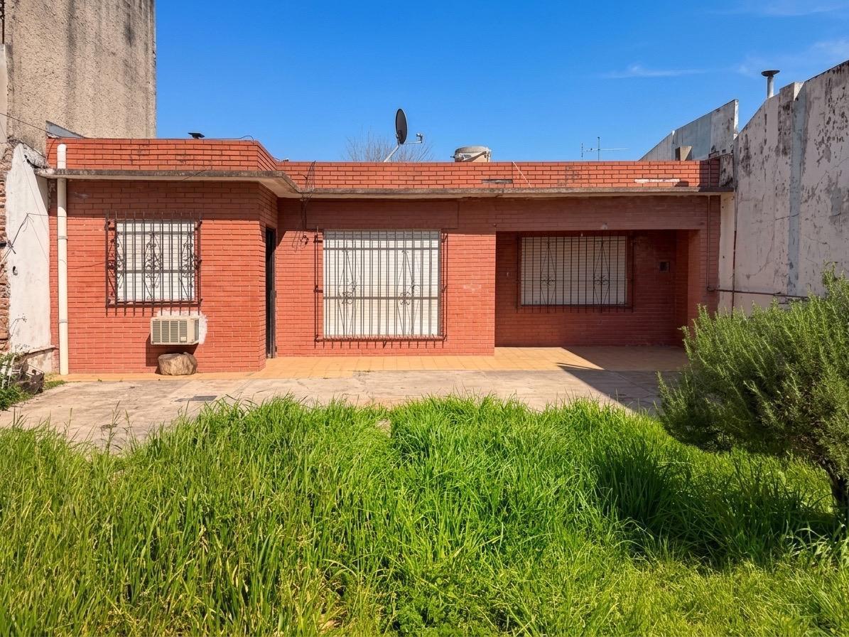 Foto de VENTA CASA 4 AMBIENTES A REFACCIONAR EN TEMPERLEY, imagen 3