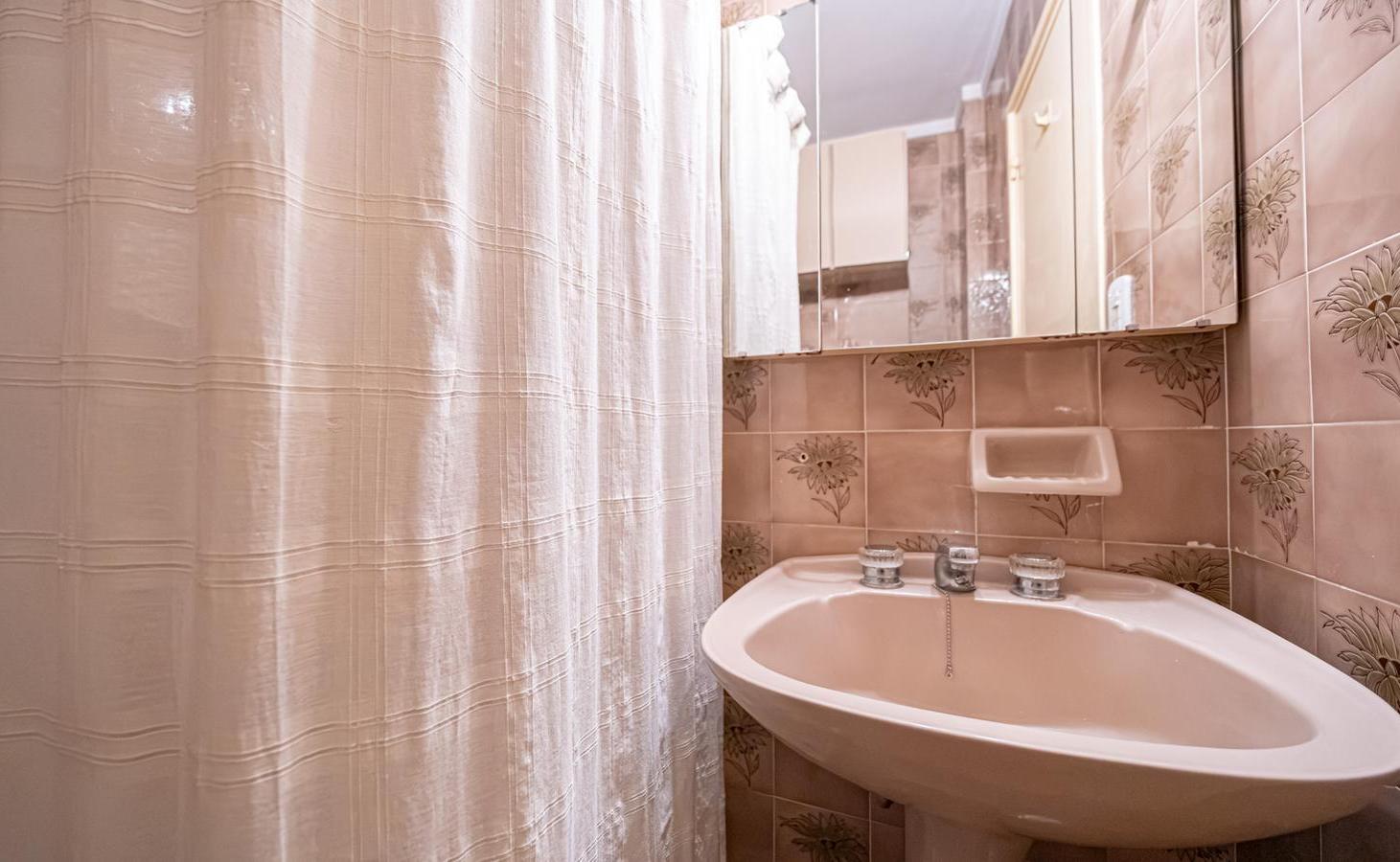 Foto de VENTA DEPARTAMENTO 4 AMBIENTES CON COCHERA EN CABALLITO, imagen 1